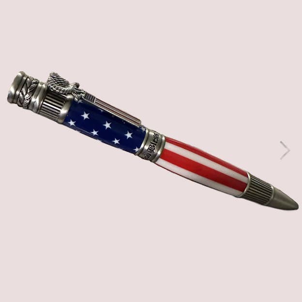 Stylo Torsadé en Étain Antique Patriotique Américain pour la vente par Lionwood Creations LLC