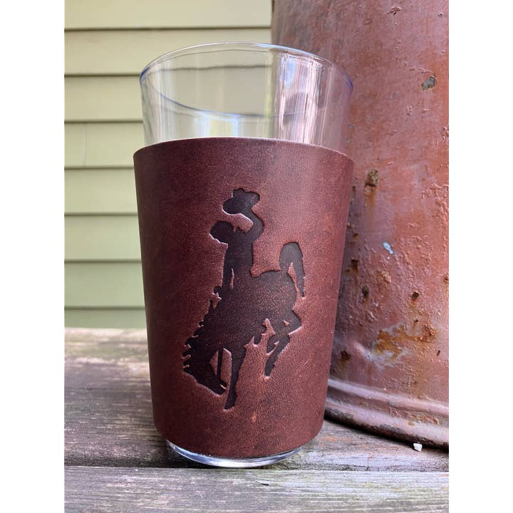 Verre à bière - Bucking Horse and Rider pour la vente par Jimmyrockit