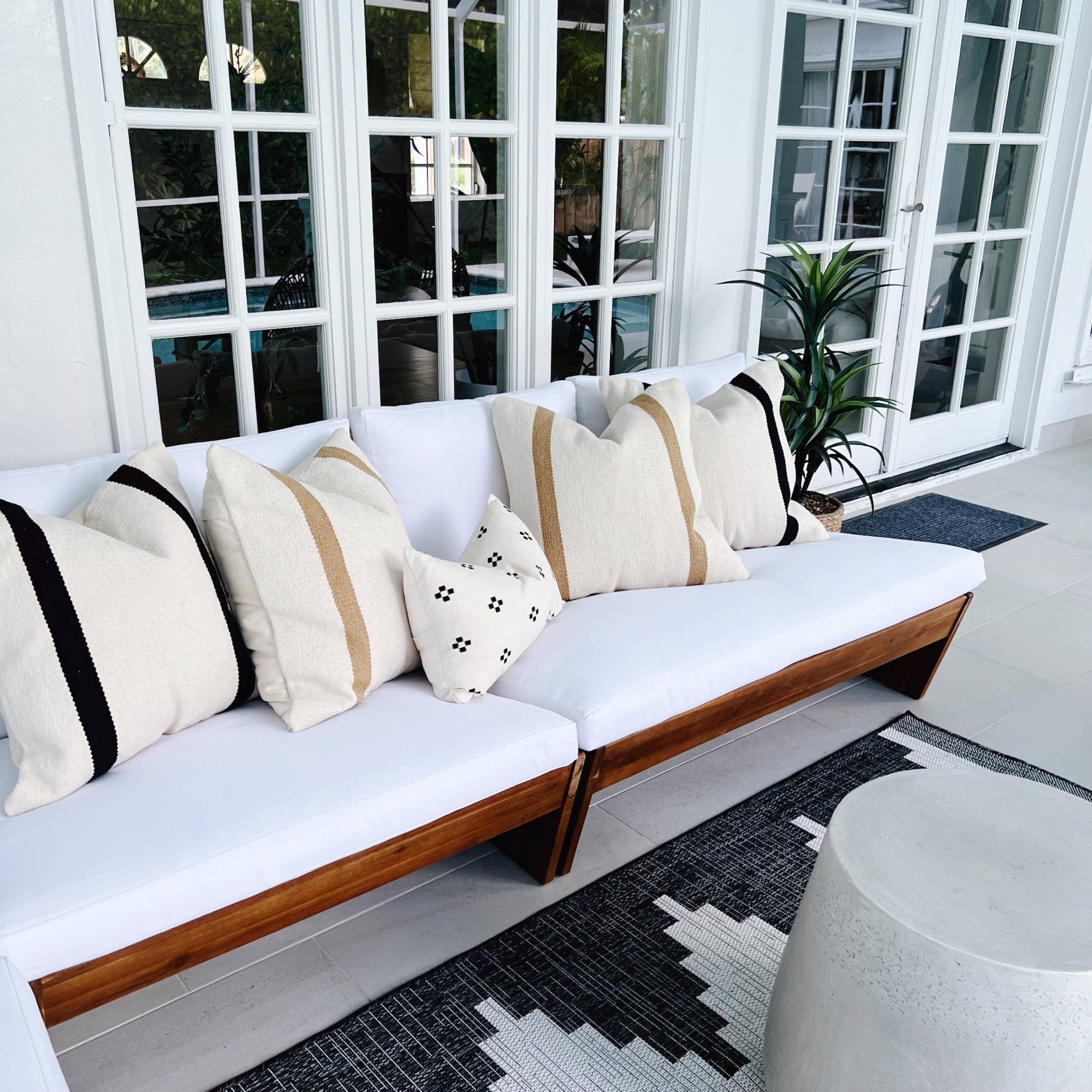 theHOMEmind – wholesale Prydnadskuddfodral – Anema randigt Kilim Örngott3