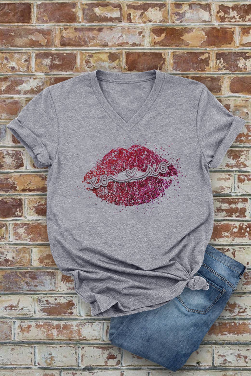 Top Avenue – wholesale Screen printed t-shirt – Women′s – XOXO Red Sparkly Lips,Valentine, Unisex V-neck T-Shirt2