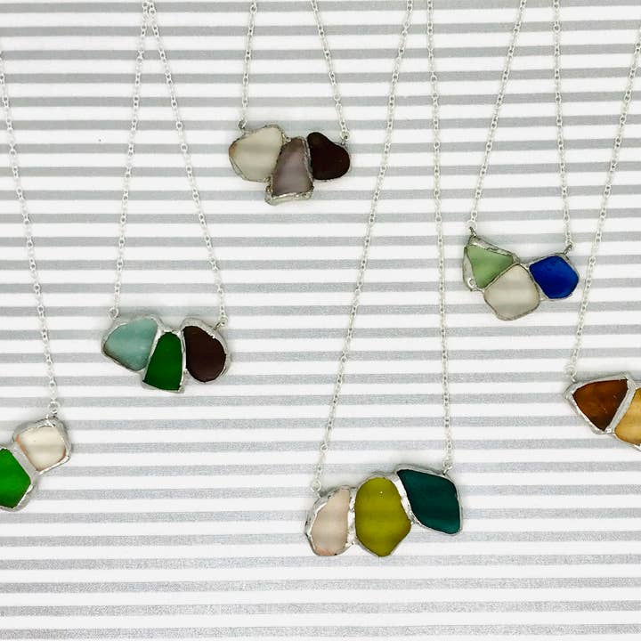 Cyn Elizabeth Studios – Großhandel Kette mit Anhänger/Charm – Souvenir-Halskette aus Meerglas von der Küste1