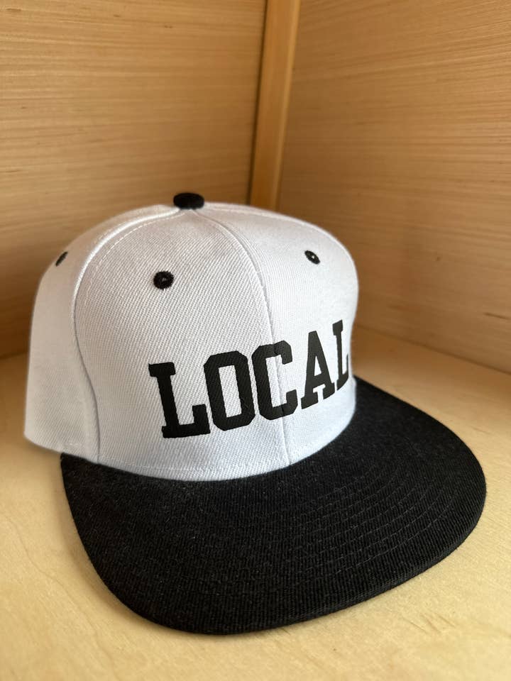 Chapeaux SnapBack LOCAUX pour la vente par Locals Only- By the Dock