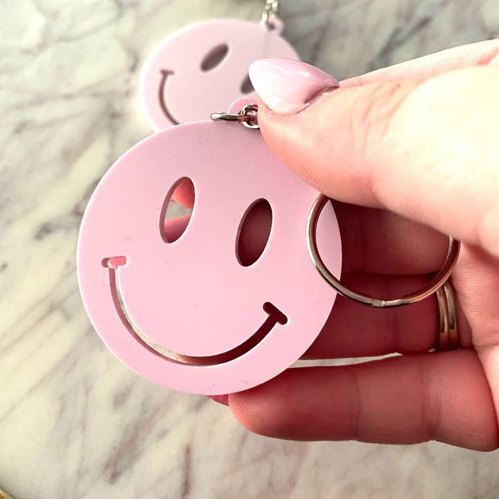 Luxe designs - Wholesale Keychain - Women's - Retro Smiley Keychain3