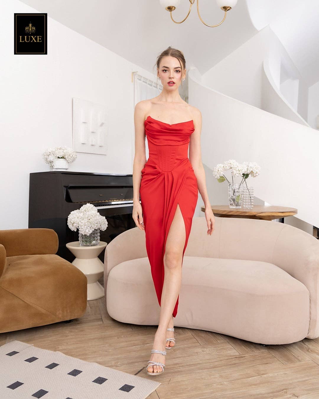 AlexyDesings – wholesale Klänning - Dam – Draperad klänning med slits framtill och bystier.9