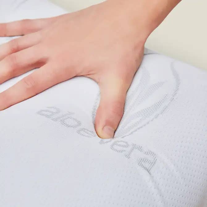 SISTEMAS DE RECICLADO PARA EL DESCANSO S.L. - Wholesale Bedding Pillow - Grey Aloe Vera visco flake pillow with zipper 70x36cm6