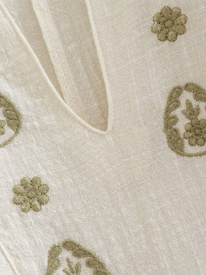 Rosa Clothing - Wholesale Blouse - Women's - Botanical Embroidery balloon sleeve blouse
