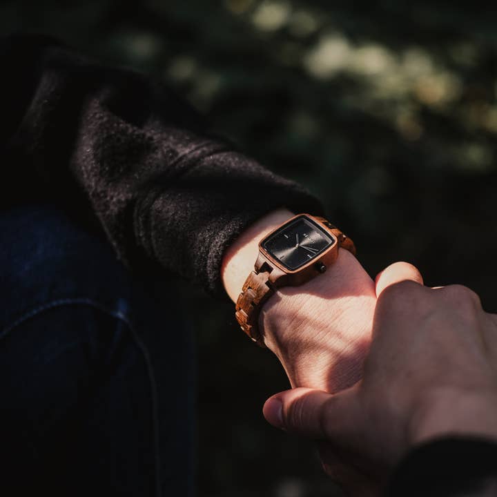 HOT&TOT - Wholesale Polshorloge - Dames - WODAN PETITE | Houten dameshorloge | Duurzaam | Vierkant3