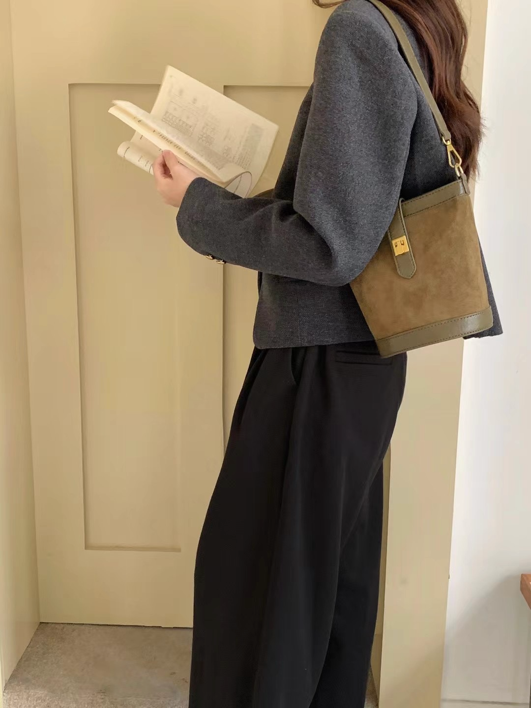 Pretty Persuasions - Wholesale Shoulder Bag - Women's - P25069 Suede-Like Microfiber Leather Shoulder/Crossbody Bag4