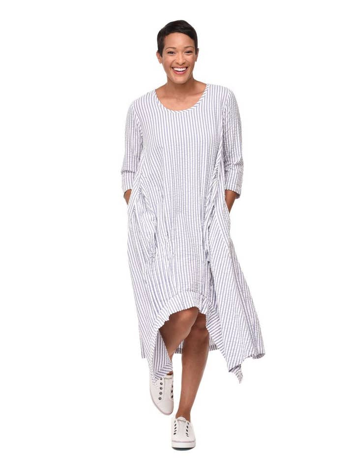 Robe Lexi CV49 en rayure seersucker blanche Marina* pour la vente par Tulip Clothing