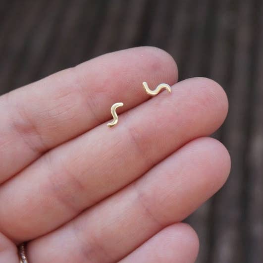 WIGGLE Stecker - minimalistische Ohrringe - 14kt Massivgold für den Großhandel von Sticktails