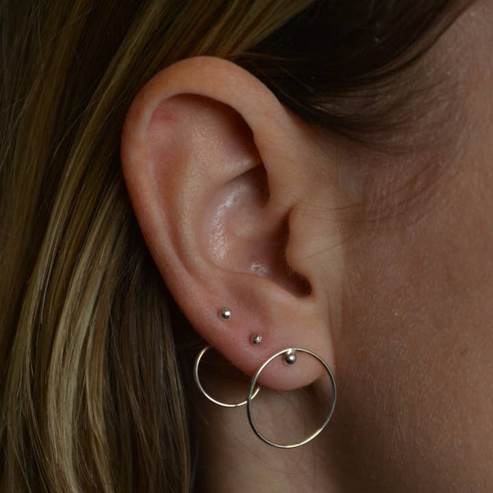 Soek. Atelier – Großhandel Schmucksets – Inner Dot Extra Ohrring | Großer Ohrstecker