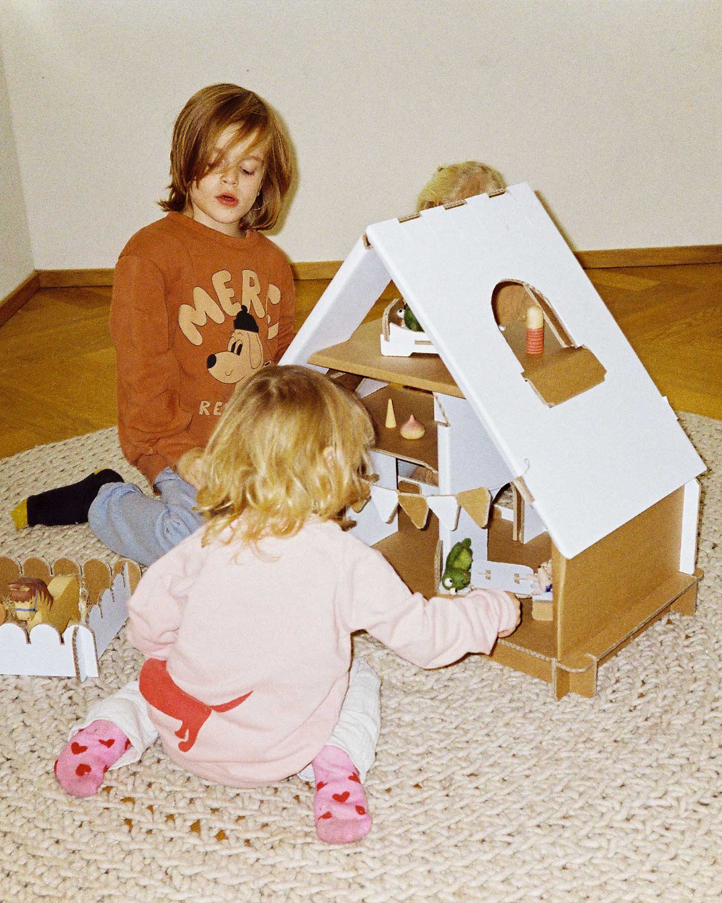 Papperlapapp – Großhandel Spielzeugset – Kinder – Puppenhaus *Tiny Tales Playhouse*4