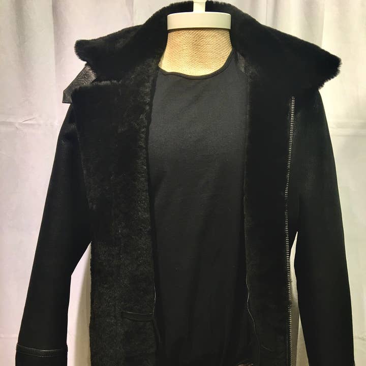 Shearlingläderjacka i svart från Mont Grand för wholesale av The Lud