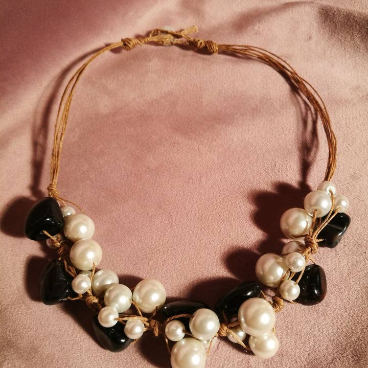 Forma&Colore - Wholesale Beaded/Pearl Necklace - Navona Necklace - version with natural gemstones1