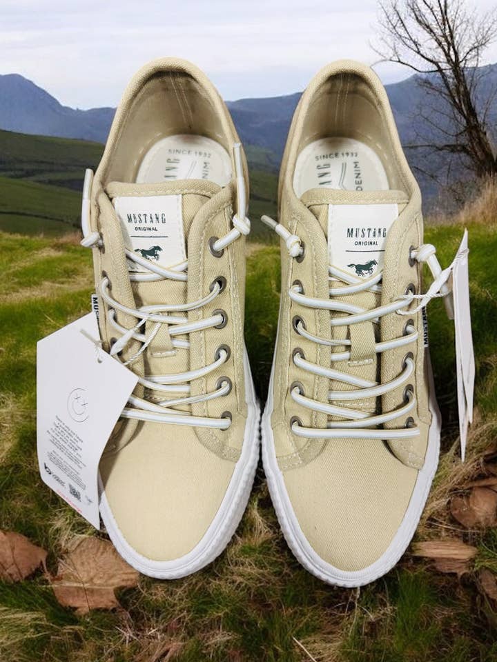 Mustang Women's Sneakers in Beige Manufacturer Number: 903493 (Last Pieces) for wholesale by Lieber Deem Marktplatz