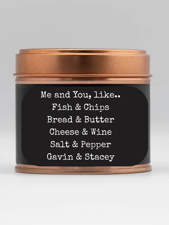 Ti a Fi (moi et toi) bougie parfumée en cire de soja, parfum attar oud pour la vente par The Original Welsh Candle Co