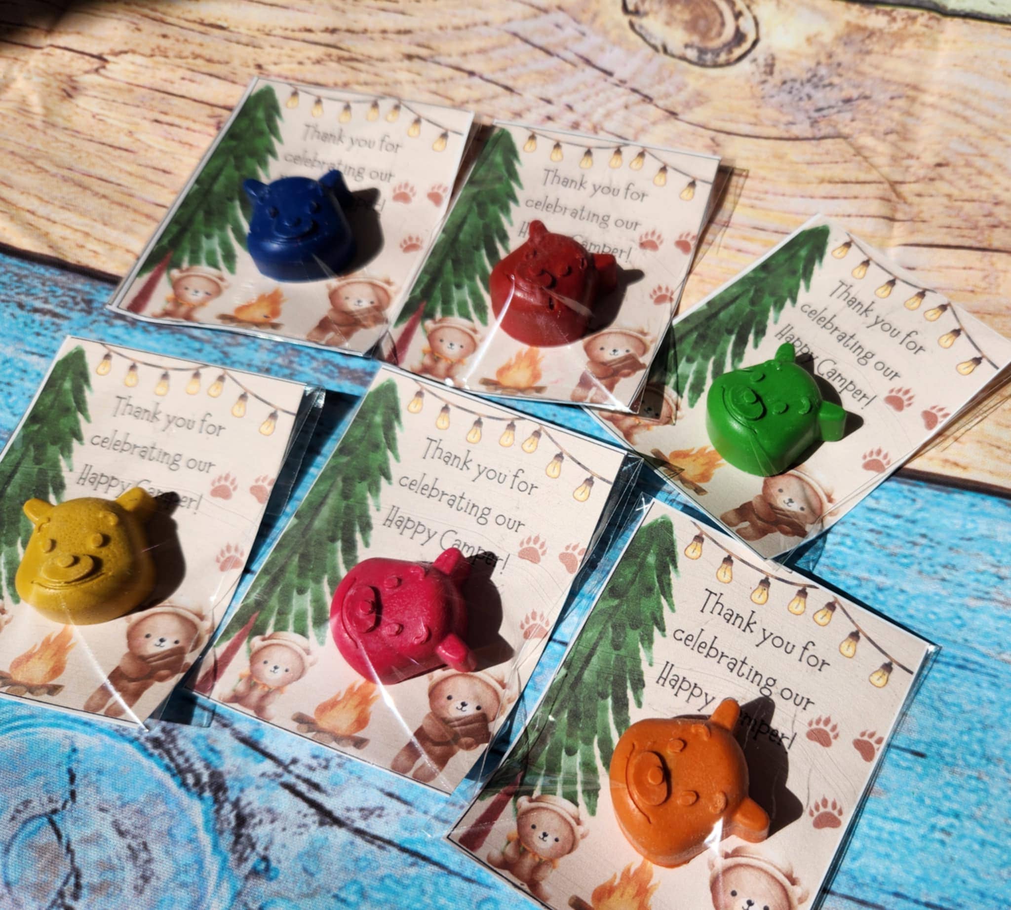 Snazzy Crayons – lembranças de festas por atacado – Cartões de Agradecimento com Tema de Campismo com Lápis de Cera em Forma de Urso1