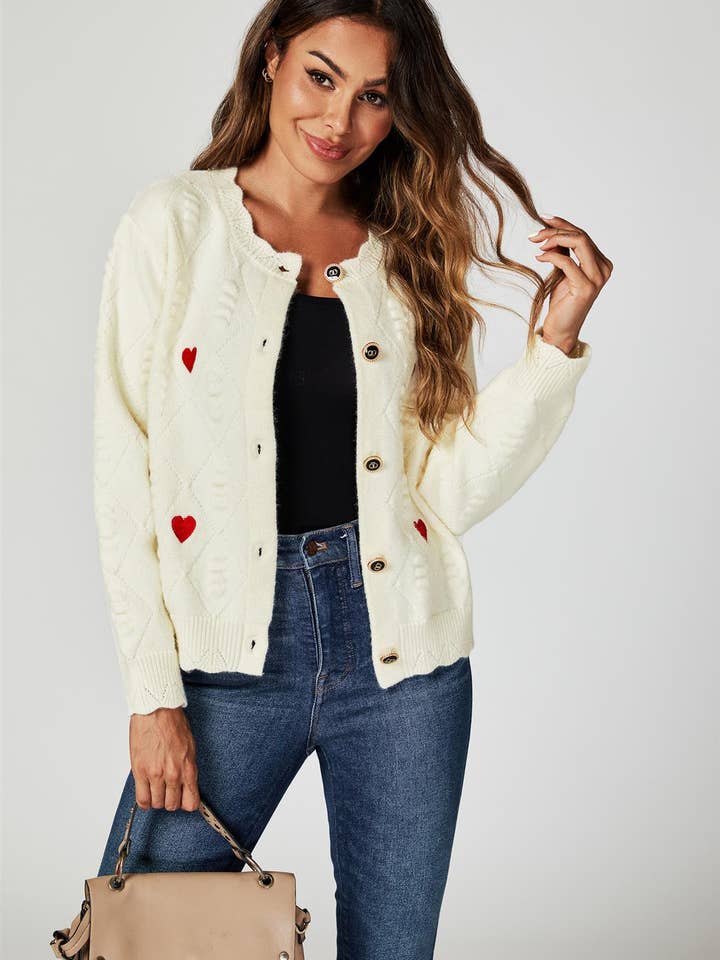 Cremefarbene Strickjacke mit Herzstickerei für den Großhandel von FS Collection (Germany)