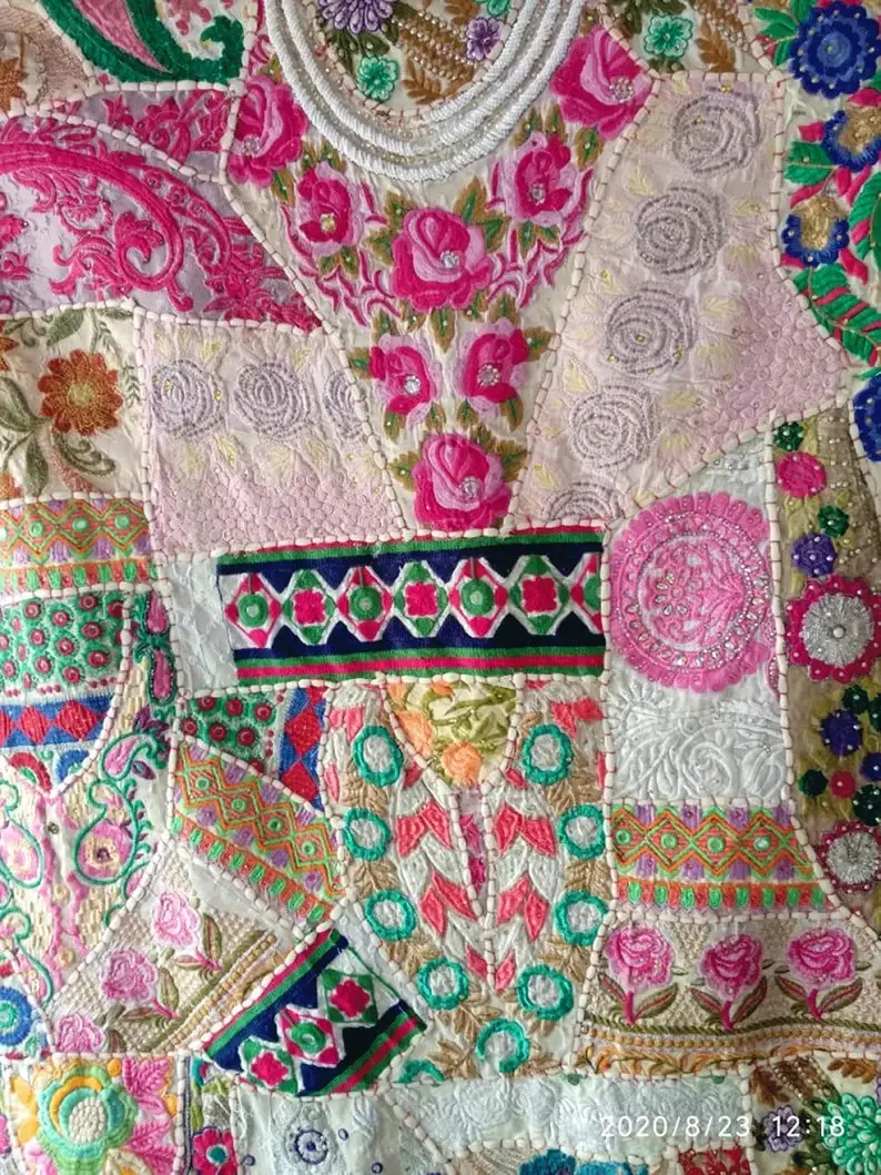 GYPSY STUDIO - Vendita all'ingrosso Arazzi/Tessuti d'arredo - Copritutto fatto a mano in patchwork di sari con ricamo a mano, formato grande7