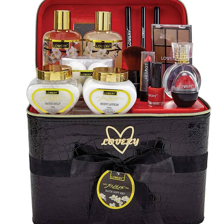 Lovery - Wholesale Bath & Body Set - Valentines Basket, 30pc Valentine's Day Gifts Set with Case