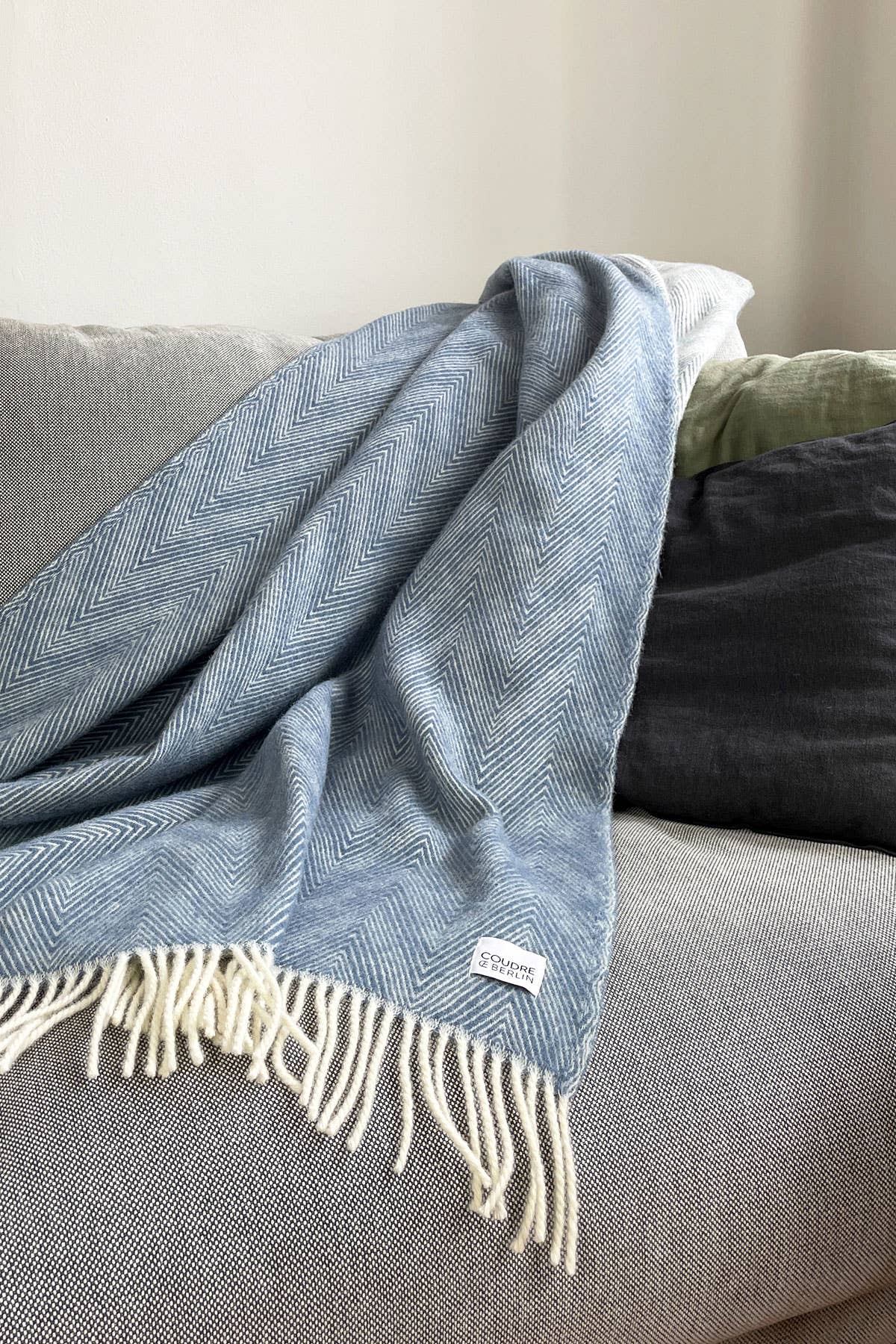 Coudre Berlin - Wholesale Throw Blanket - Wool blanket/cuddly blanket fine herringbone blue concrete3