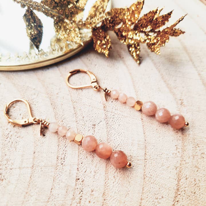 Boucles d'oreilles GALAXIE pierres fines Pierre de Lune rose pour la vente par Ni une ni deux