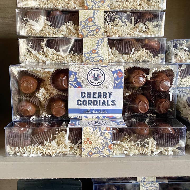 Cordials aux cerises pour la vente par Mrs. Mekler’s Mercantile