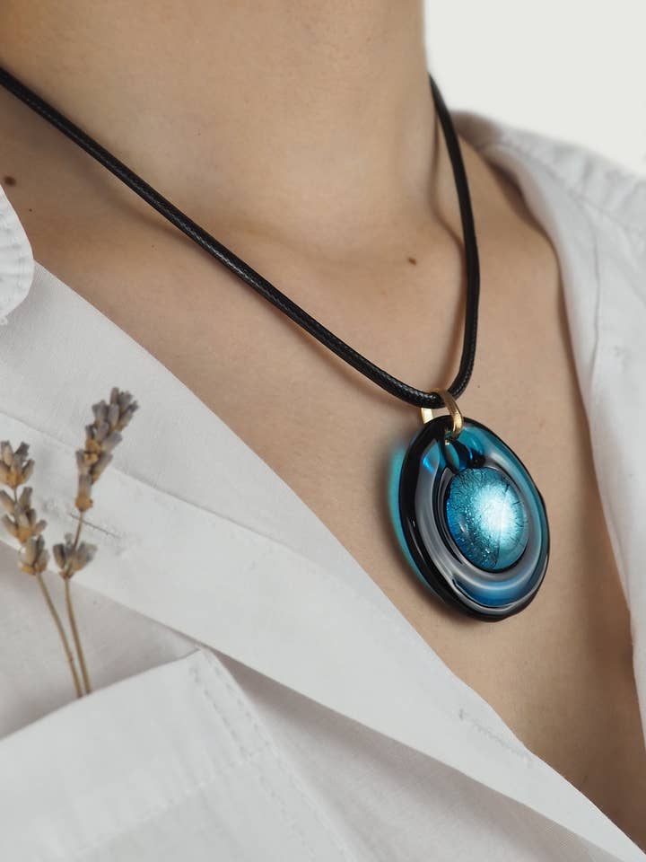 Collana Sadira realizzata a mano in vetro di Murano, Gioielli per la vendita all'ingrosso da parte di Drusilya Glass Art