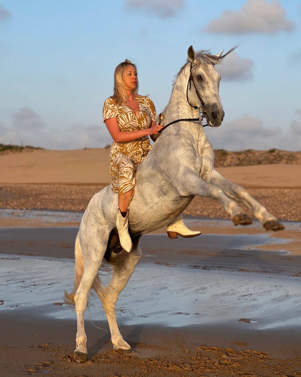 marfil Bota vaquera occidental imparable de cuero marfil para mujer de venta al por mayor en Faire13