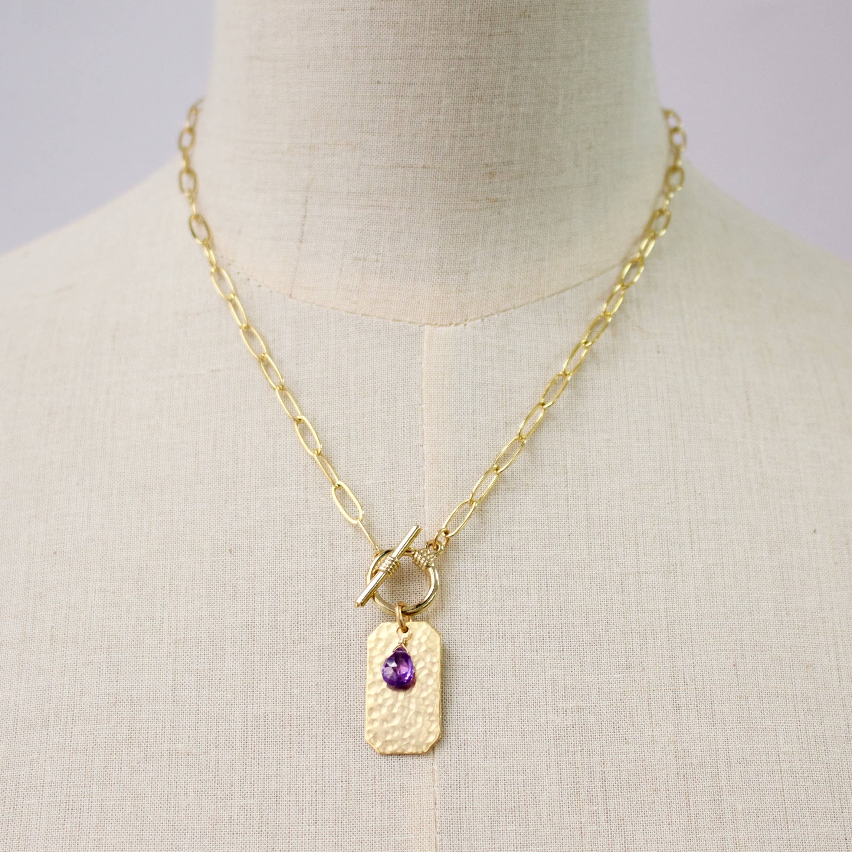 a.v. max - Wholesale Pendant/Charm Necklace - Hammered Dog Tag|Semi Stone & Toggle Closure|Gold|17"10