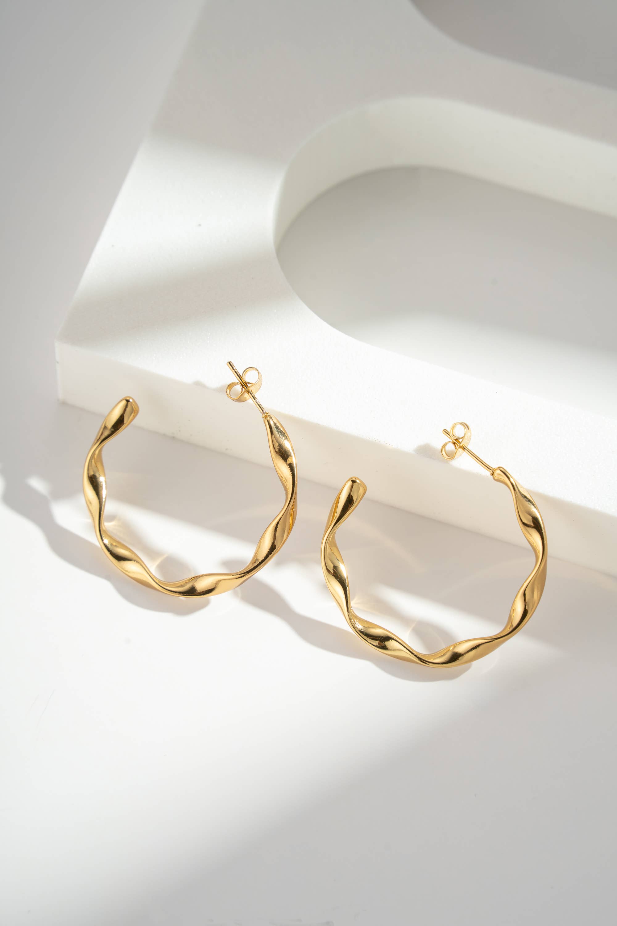 COSMOS - Wholesale Hoop Earrings - Twisted Creole Hoops Gold Stainless Steel Elegance1