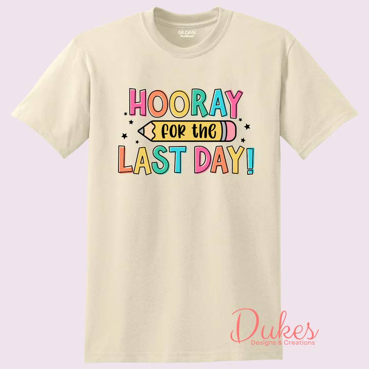 Hourra pour le T-shirt du Dernier Jour pour la vente par Dukes Designs & Creations