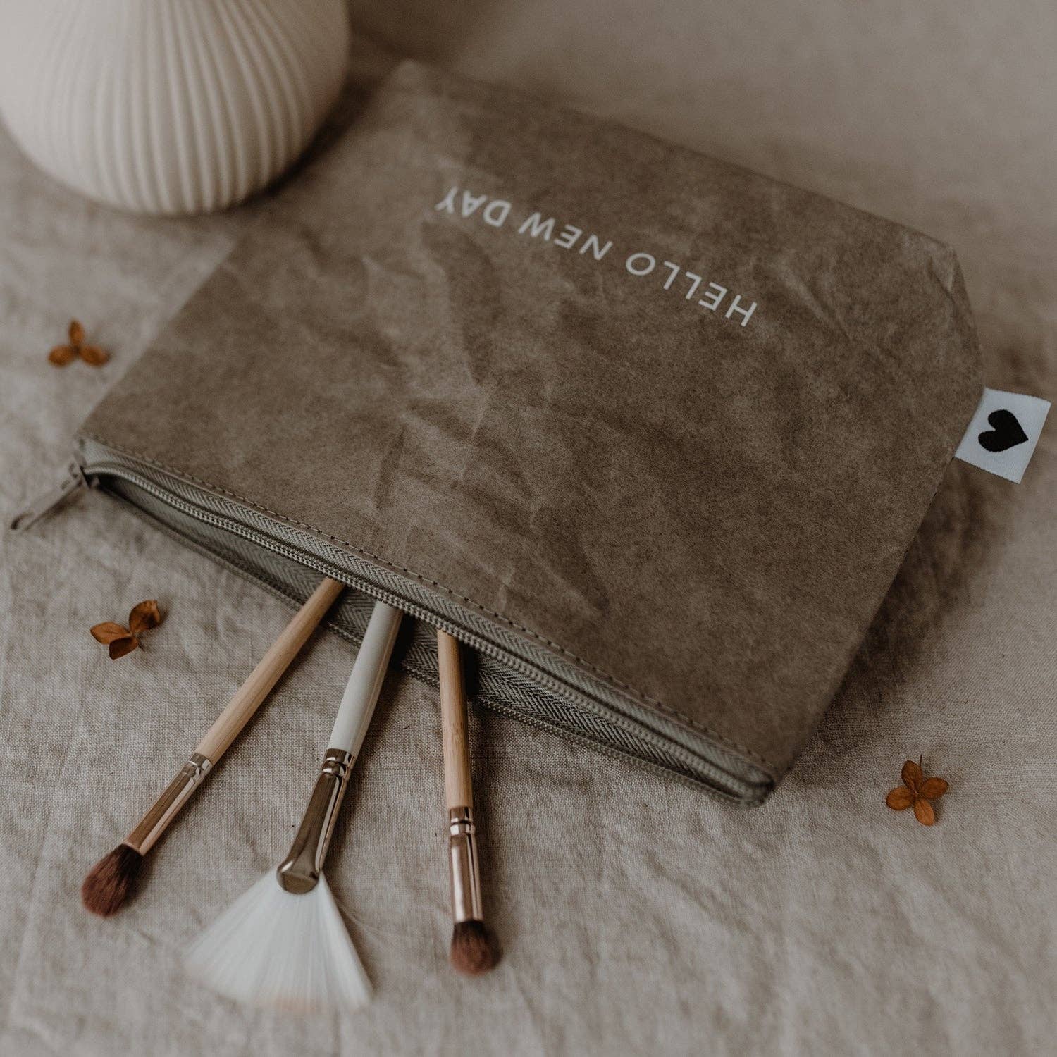 Eulenschnitt - Wholesale Toiletry Bag - Unisex - Hello New Day cosmetic bag (pack of 6)8