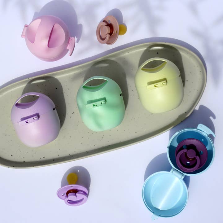 Buggalugs - Vendita all'ingrosso Ciuccio - Neonati - Custodia per ciuccio universale Strawberry2