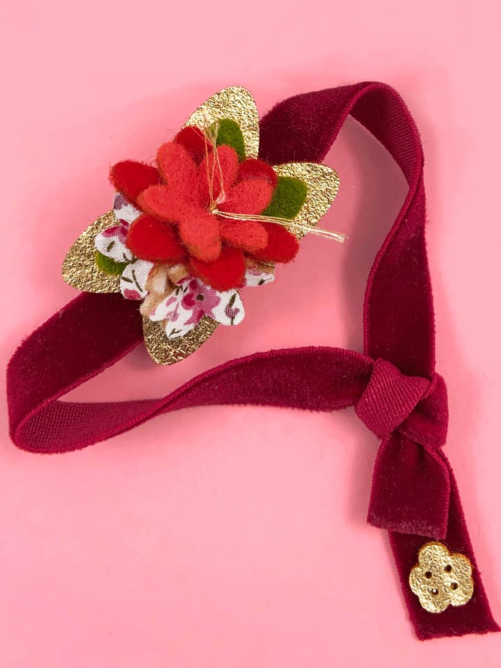 Bracciale bouquet di fiori invernali per la vendita all'ingrosso da parte di Eleanor Moss Studio