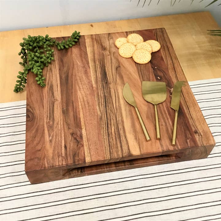India Handicrafts Inc – Tábua de cortar por atacado – Tábua de Corte Quadrada de Madeira de Acácia com Alças Recortadas2