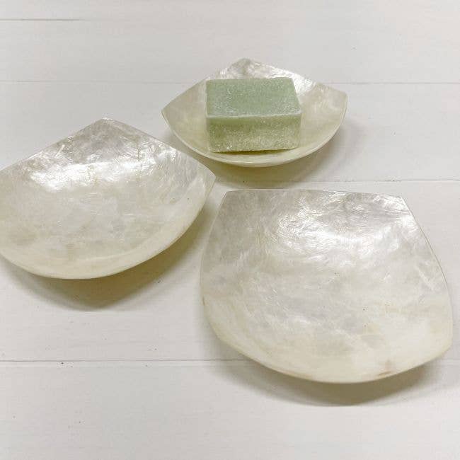 ByBazz - Venta al por mayor Bandejas/platos/boles decorativos - Schaaltje Schelp Capiz XS White10