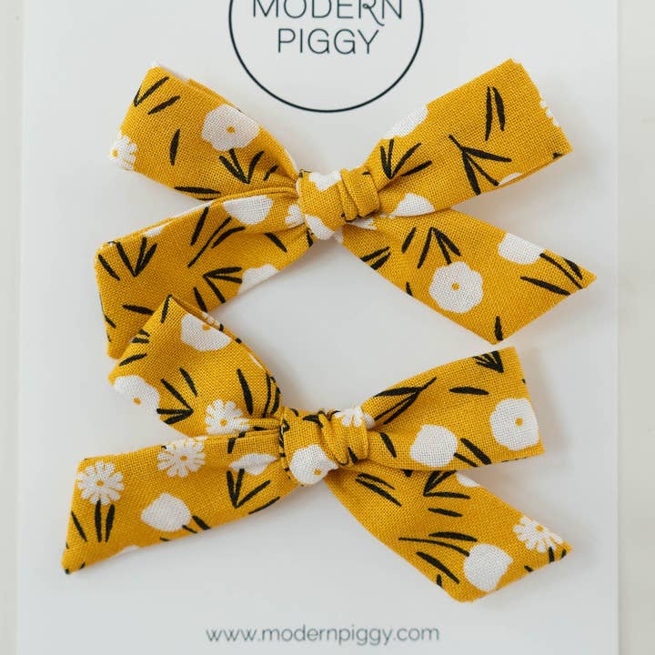 Goudsbloem | Set met varkensstaarten - Met de hand gebonden strik voor wholesale door Modern Piggy