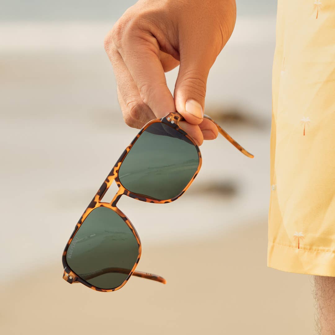 Blue Planet Eco-Eyewear - Vente Lunettes de soleil – unisexe - BP19924 - Pedro - Tortue Miel / Verres Polarisés Gris-Vert5
