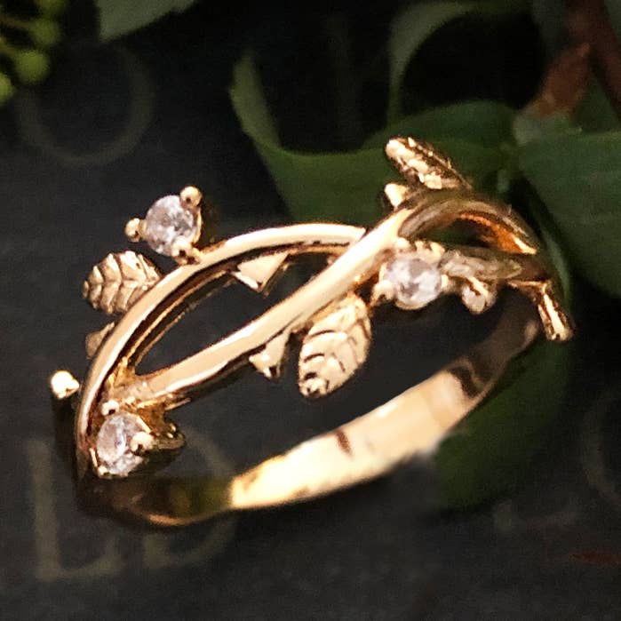 Anneau Fae - or pour la vente par Memento Mori Designs NYC