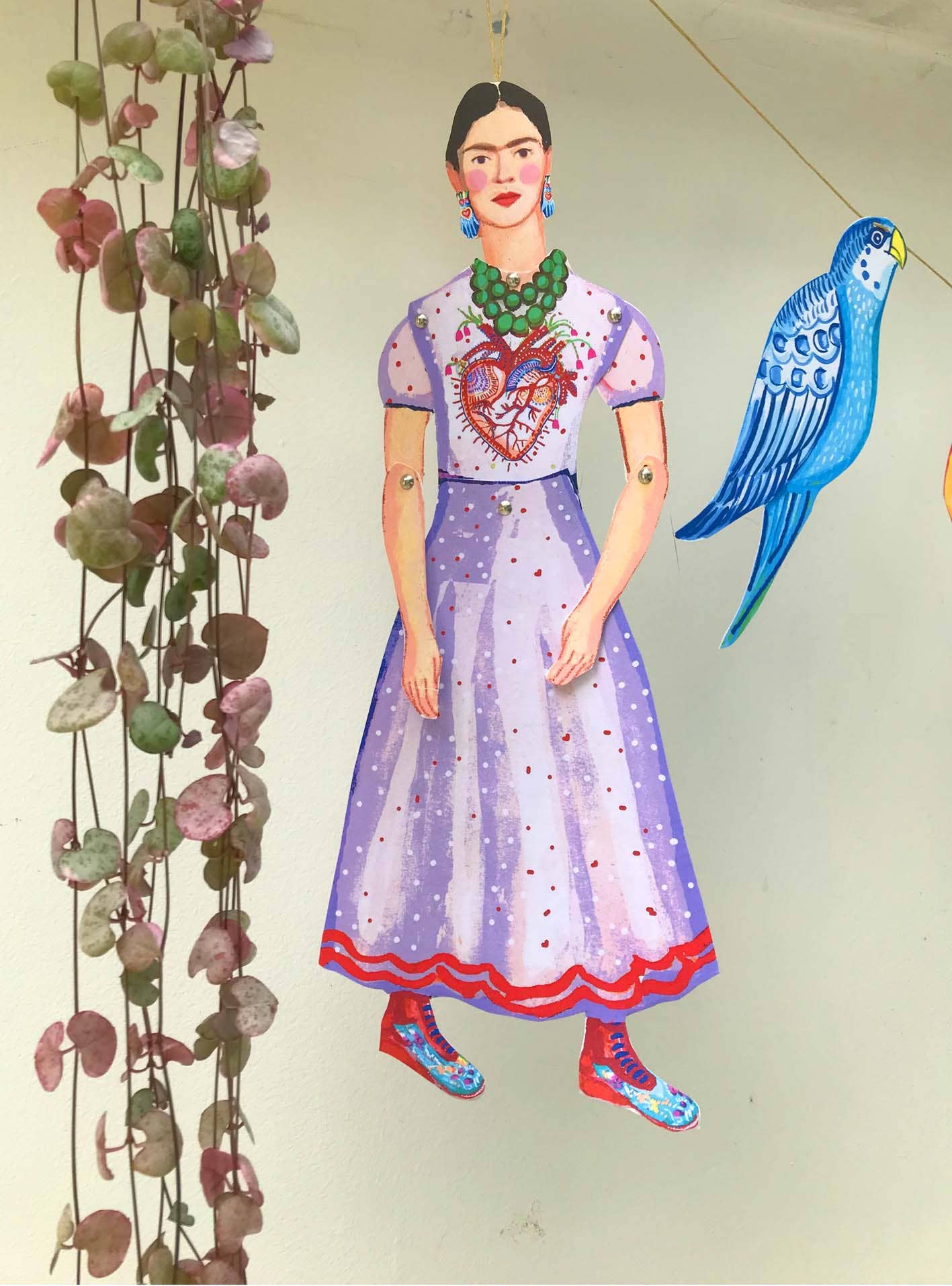 wini-tapp – wholesale DIY craft kit – Frida K Cut and Make Paper Puppet1