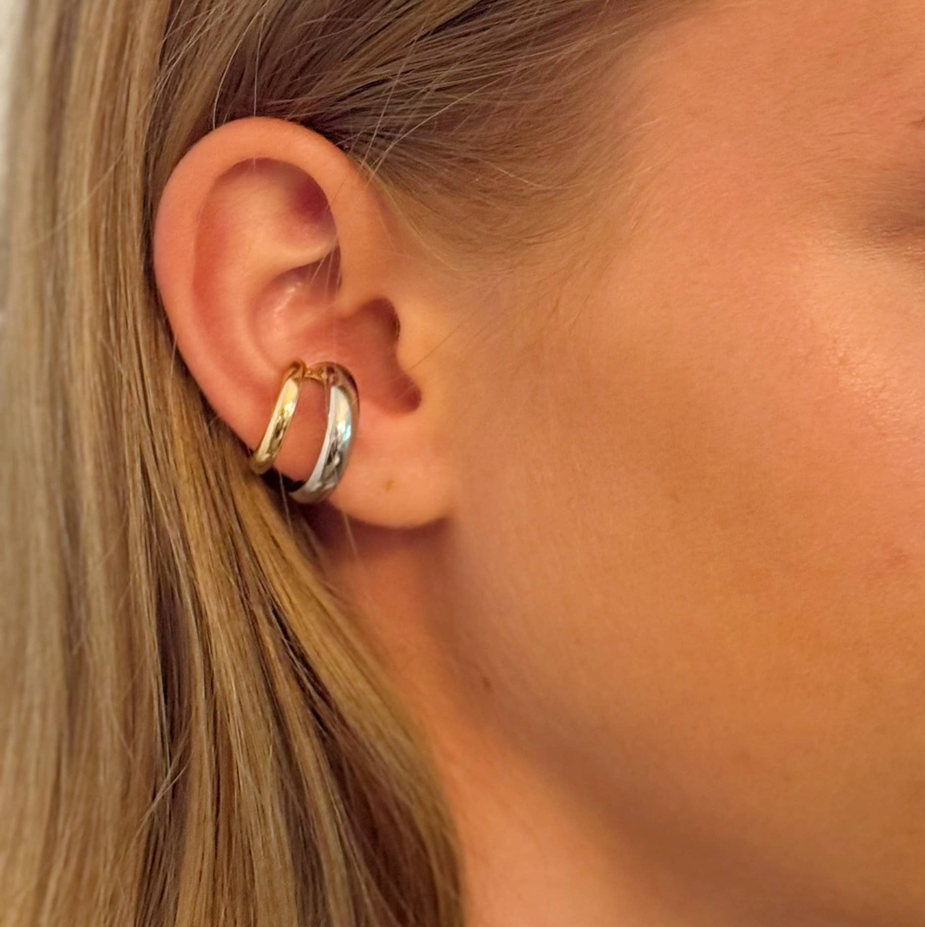 Ellison+Young - Vendita all'ingrosso Orecchini ear cuff/ear wrap - Orecchino a doppia tonalità – Elegante orecchino oro e argento senza piercing1