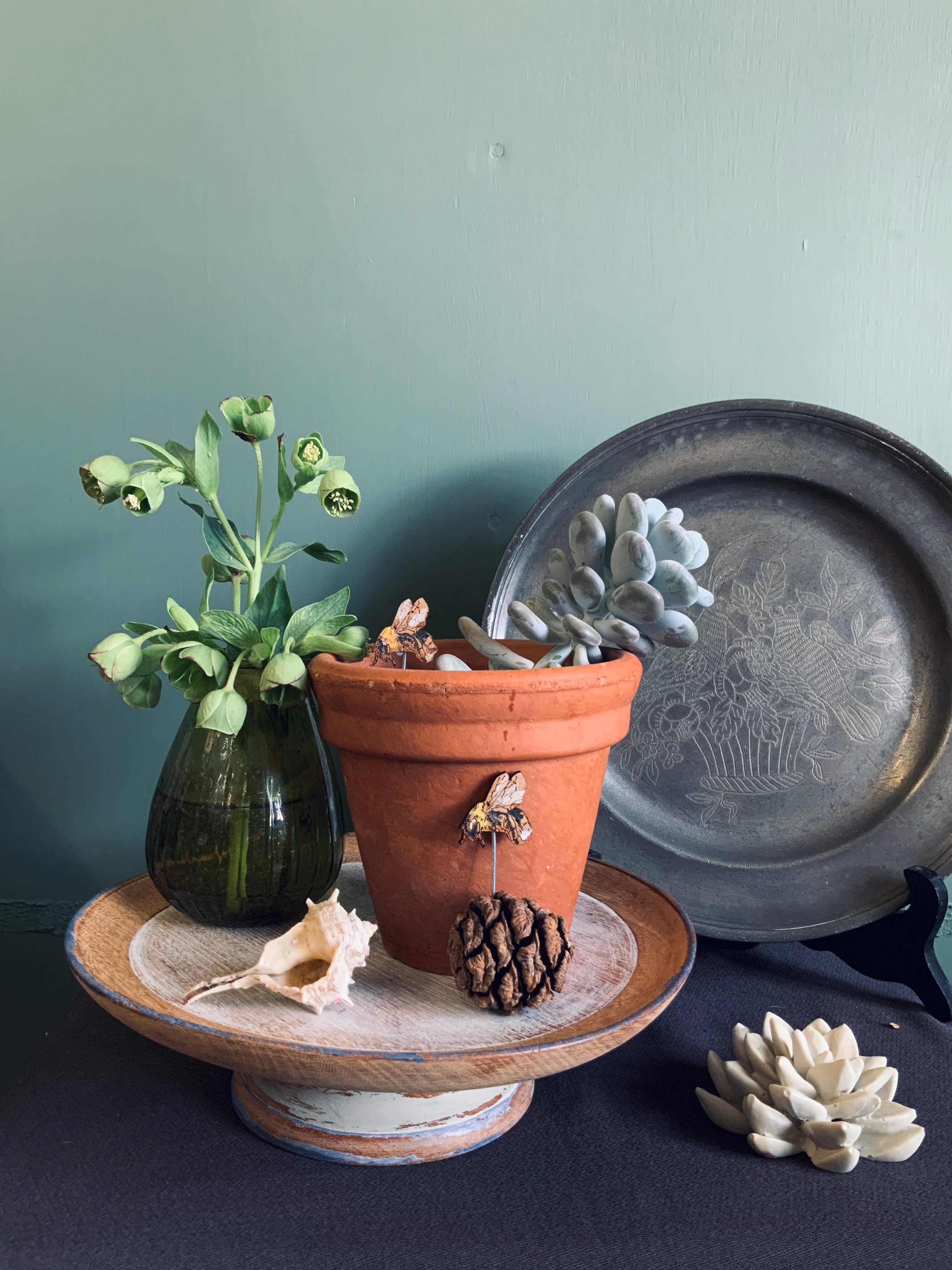 Lily Faith – wholesale Garden/lawn stake – Bee Plant Pot Companions4