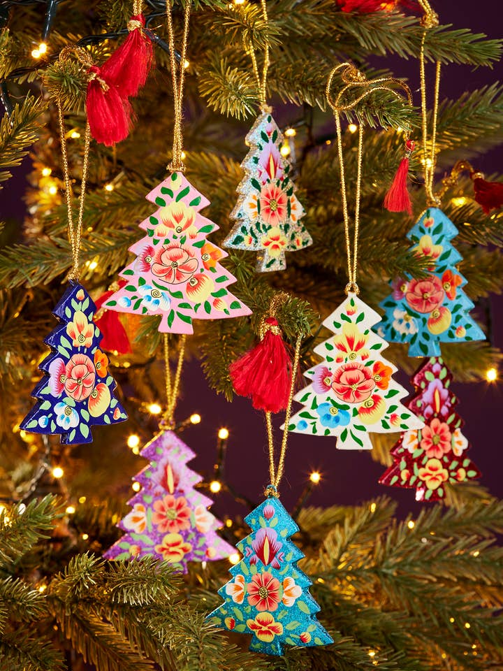 Décoration de Noël peinte à la main avec arbre floral cachemire pour la vente par Namaste