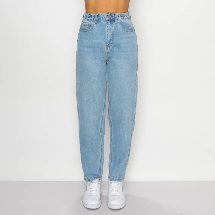 JEAN BAGGY FUSELÉ À TAILLE ÉLASTIQUE pour la vente par BELLA LUNA