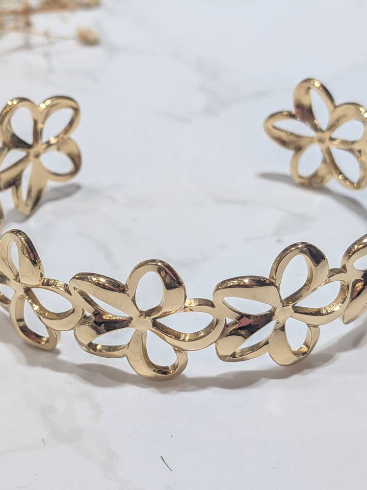 8-Flower Bangle Bracelet for wholesale by LOLO & YAYA