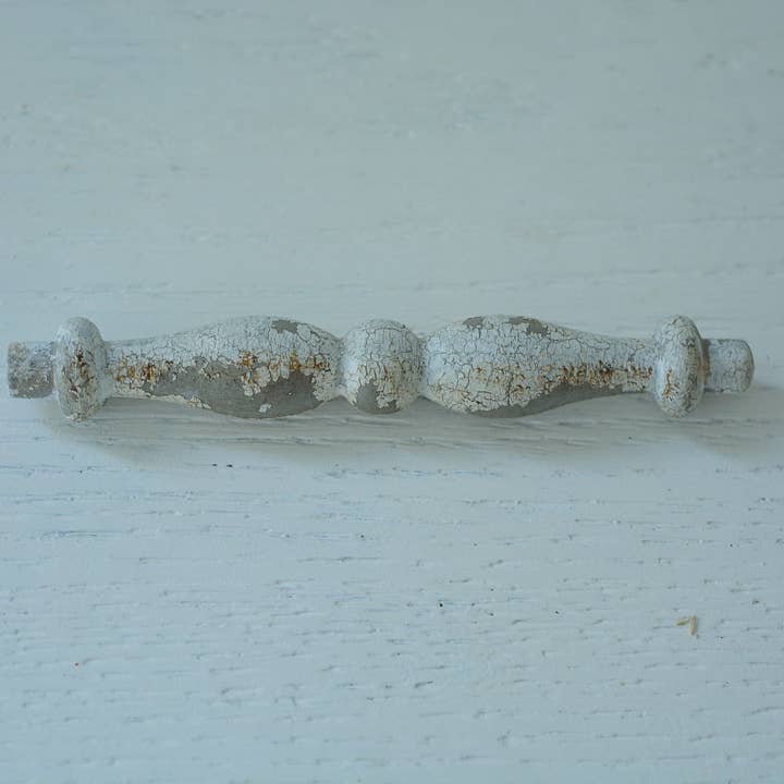 Bluebird Nest Boutique - Wholesale Decorative tabletop object - Chippy White Wooden Spindle- Mini 3.5"2