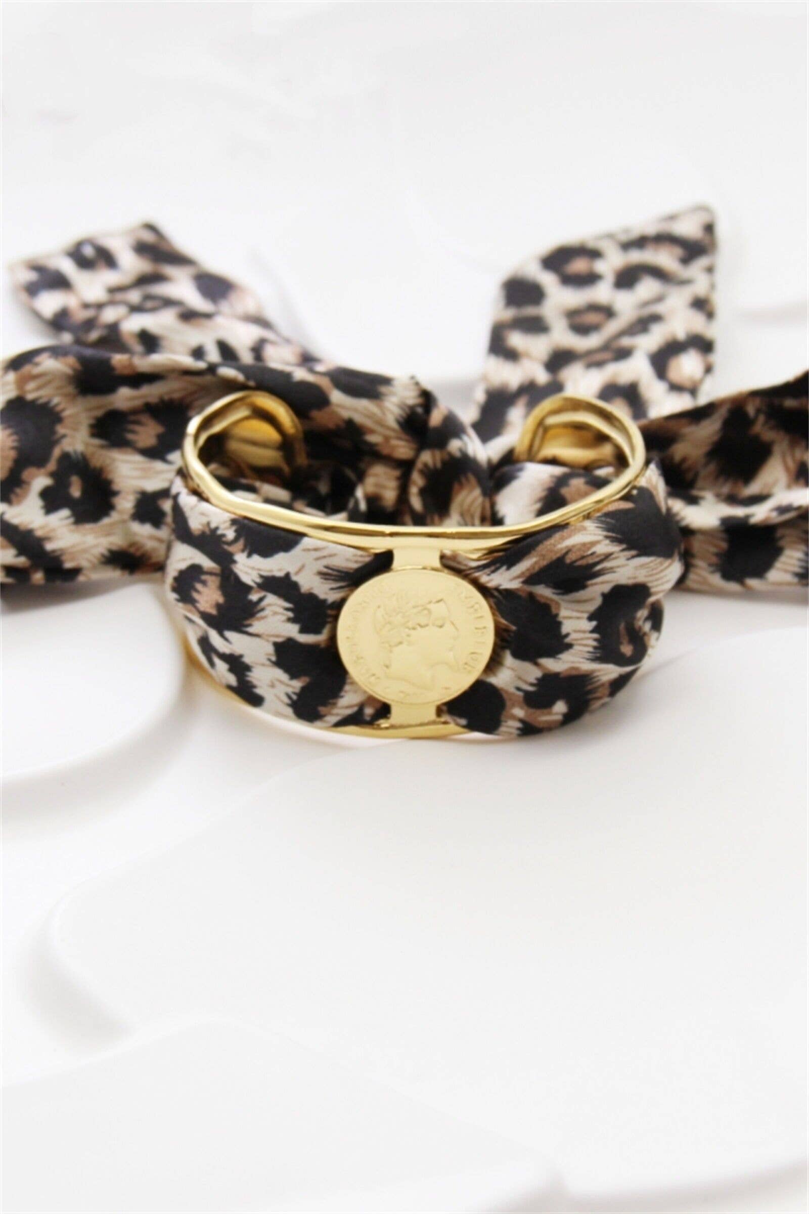 BELLISSIMA BIJOUX - Wholesale Bangle Bracelet - Golden Bangle Leopard Ribbon Vintage Medallion3