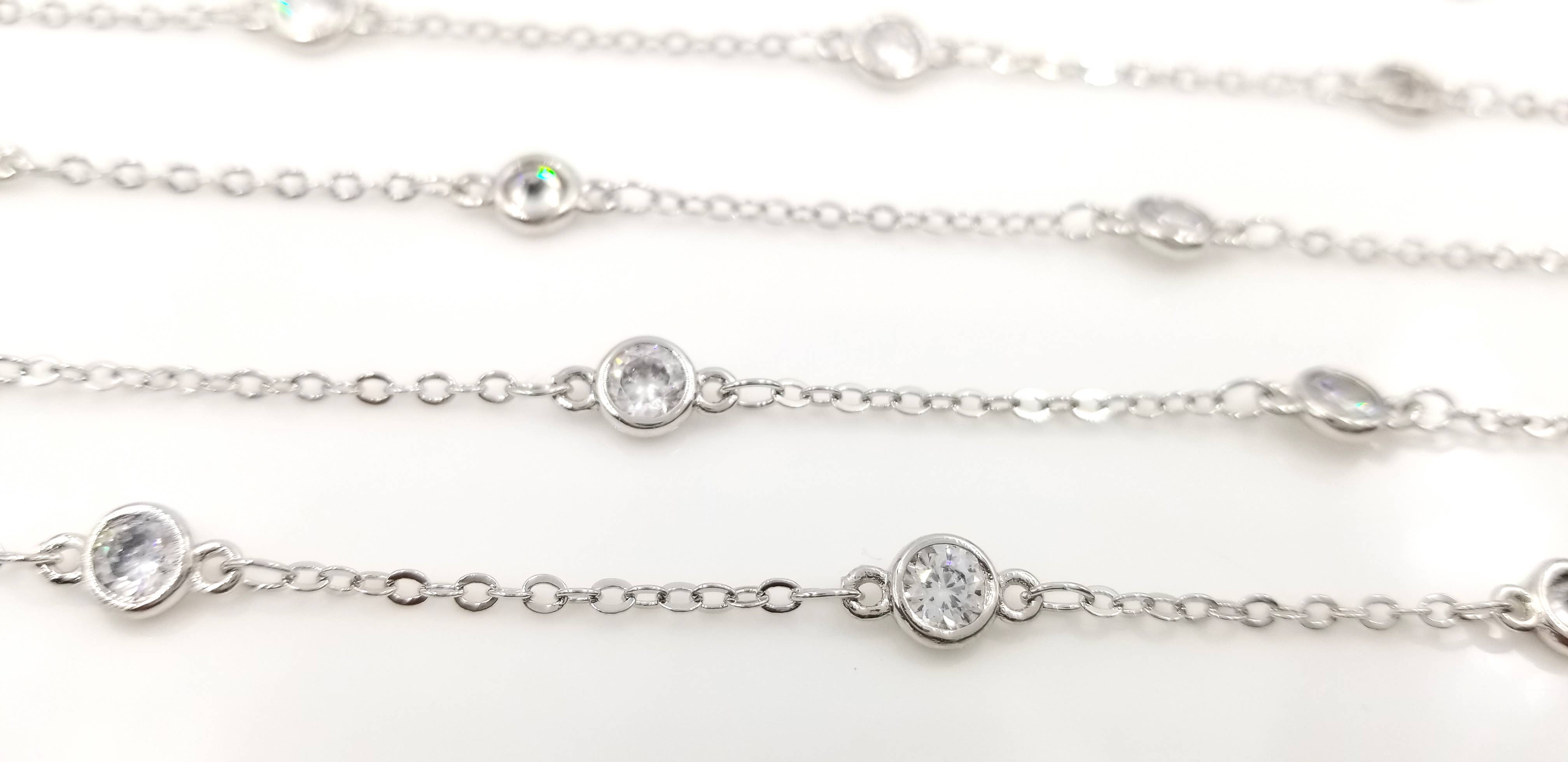 findings4uGem - Vendita all'ingrosso Collane a catena e maglie - Collana a catena con maglia a piede con diamante rotondo CZ trasparente, CH0037