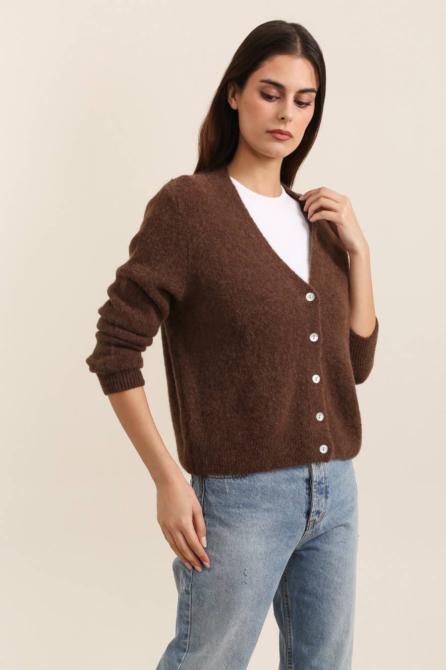 NAÏS PARIS – Engroshandel Cardigan - Dame – Kort v-hals cardigan med knapper i superfin alpaka24